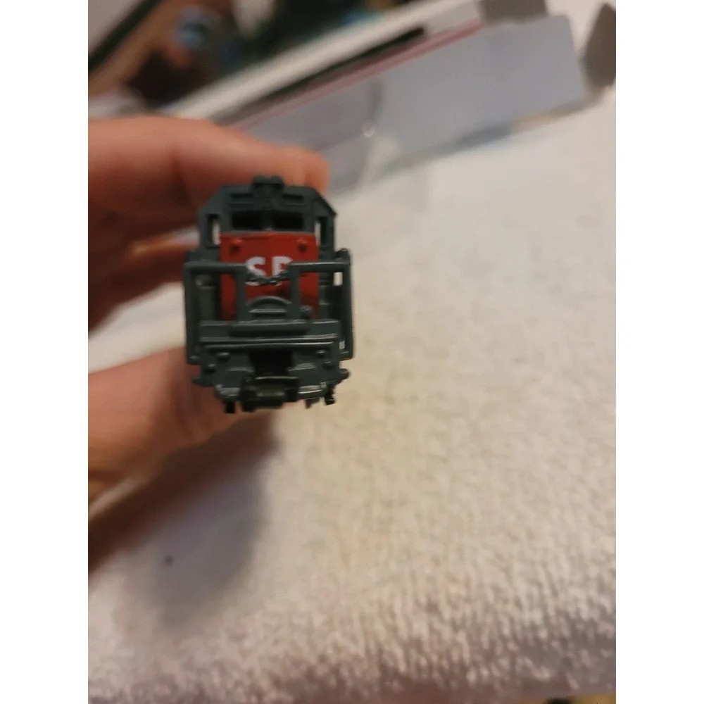 Southern Pacific Locomotive # 9725 Model Train 4.5